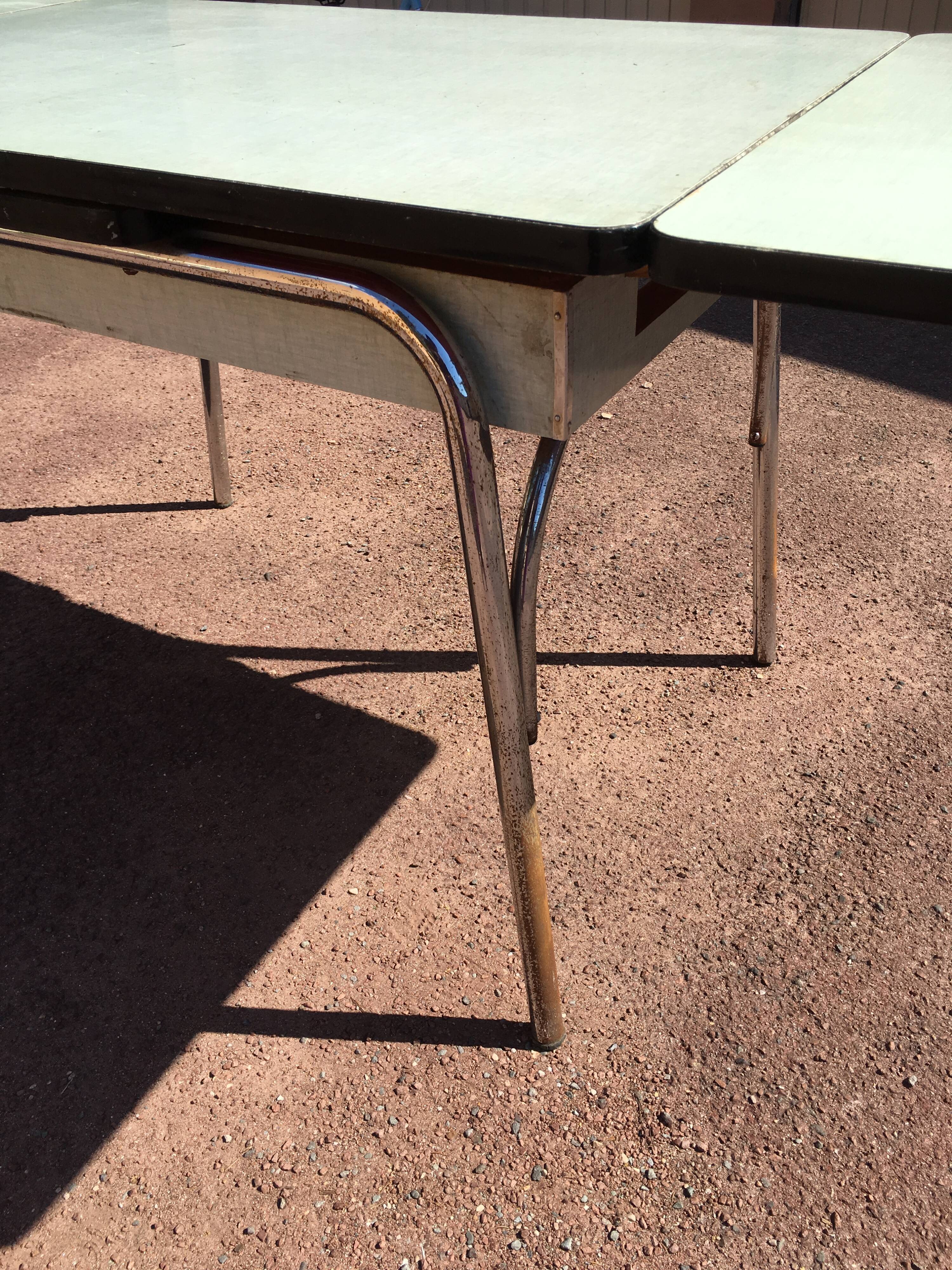 Vintage extendable  formica table