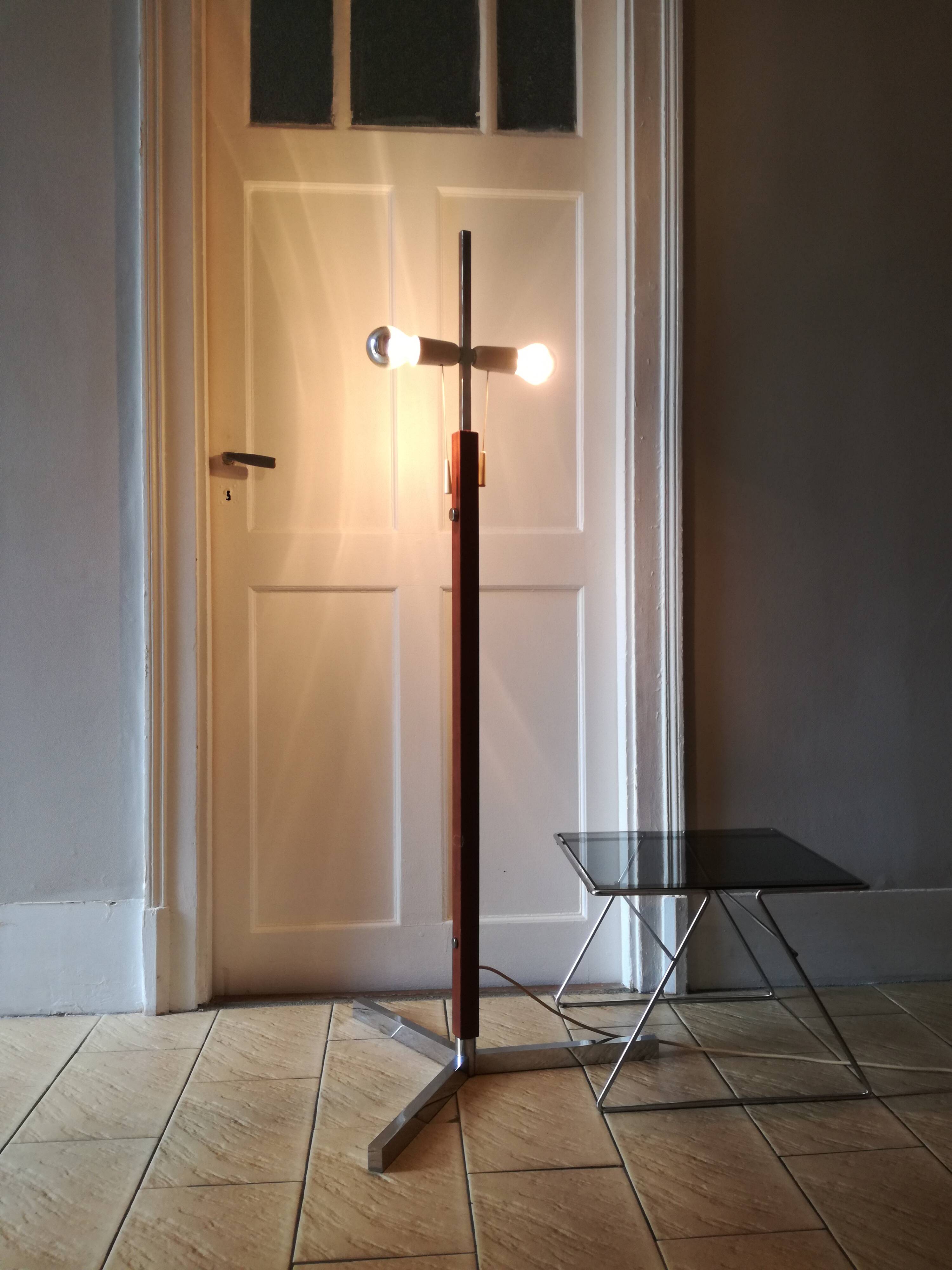 Adjustable floor lamp in walnut and metal 1960