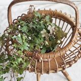 Rattan worker