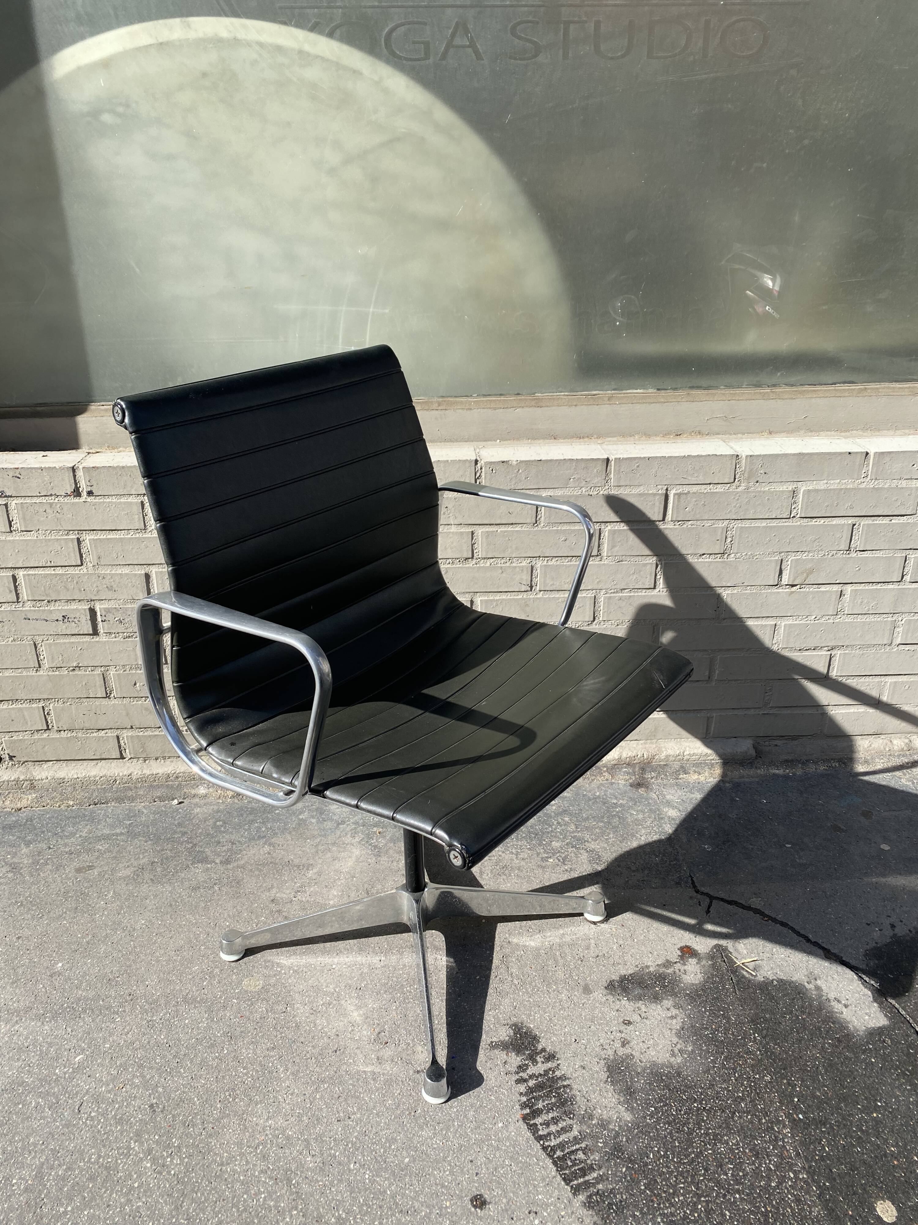 Armchair EA108 Charles and Ray Eames Edition Herman miller