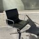Fauteuil EA108 Charles et Ray Eames édition Herman Miller