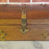 Chest-shaped box