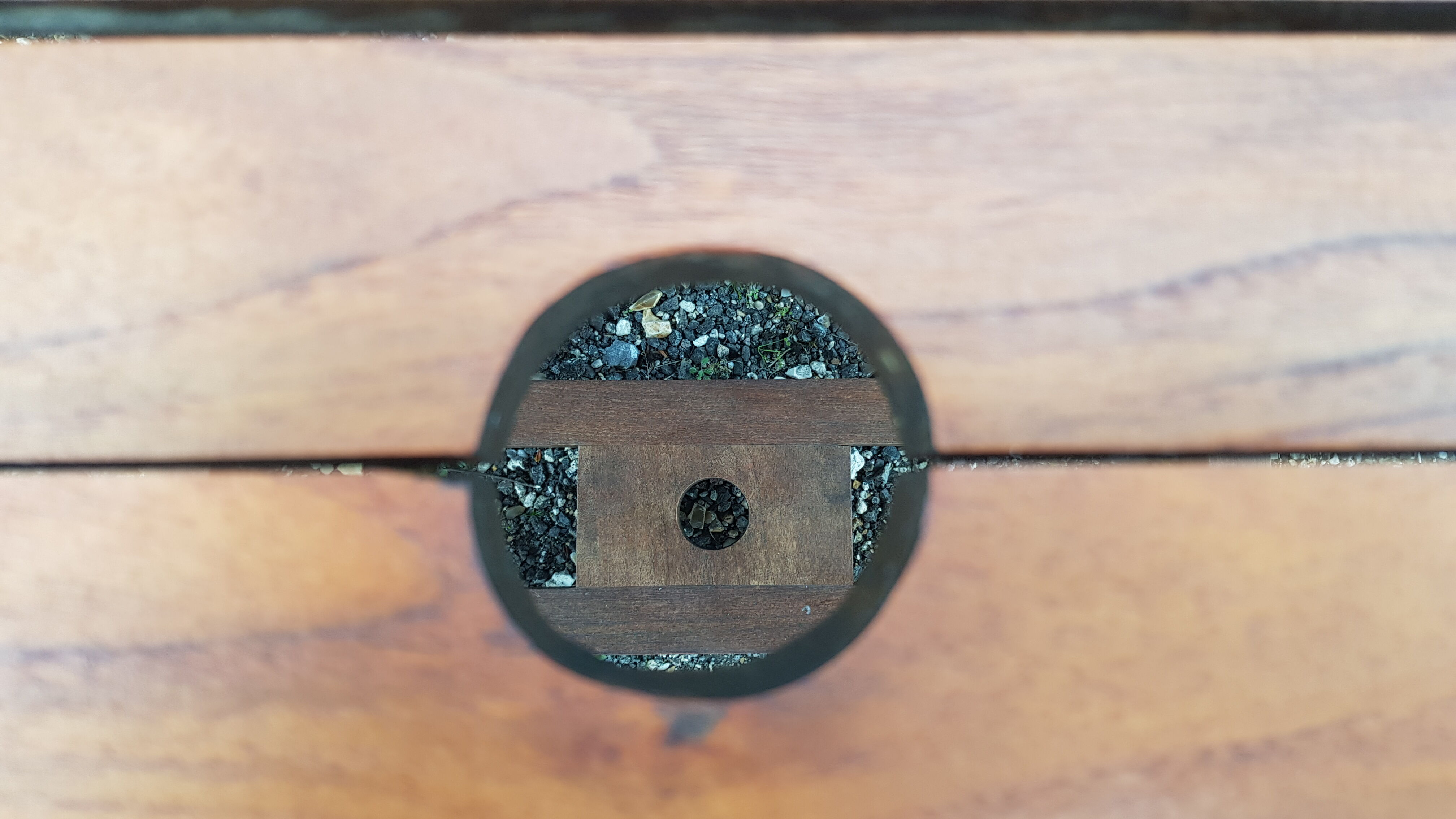 Stretchable garden dining table in solid teak