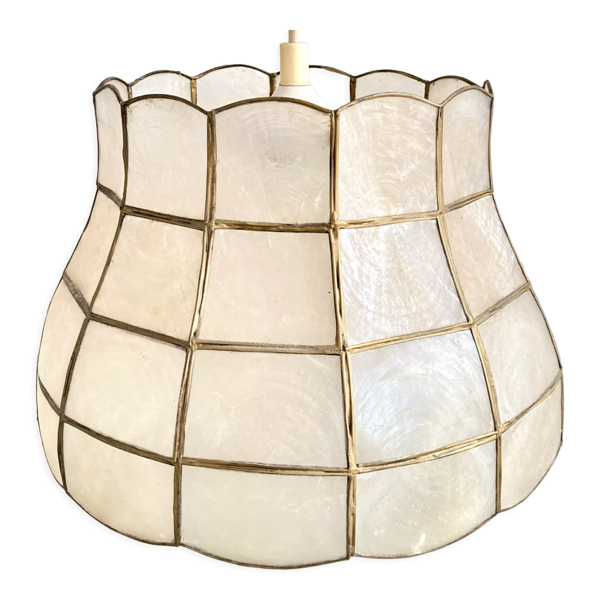 Mother-of-pearl and brass suspension