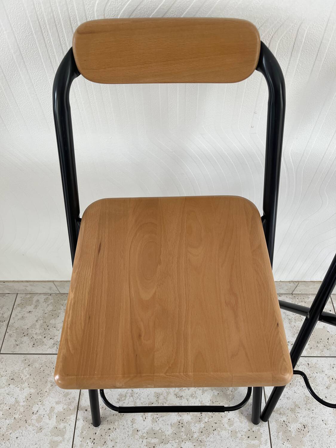 2 foldable bar stools from the 90s in wood and black metal