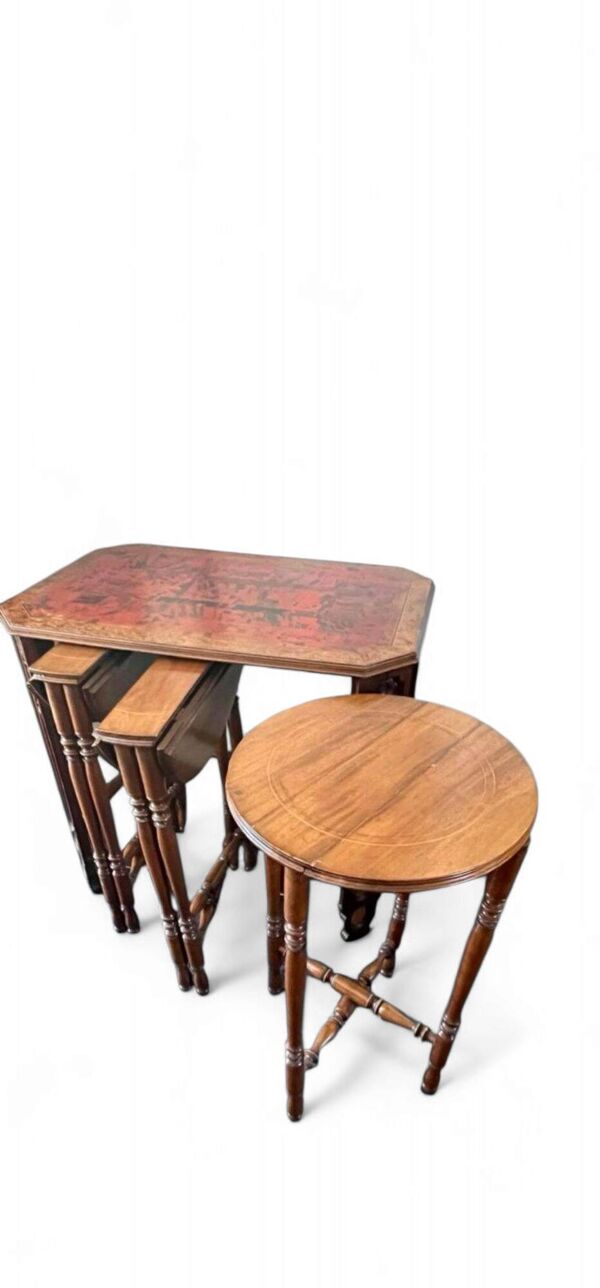 Table gigogne Art Déco du XXe siècle (3 x) / attribuée à la Maison Franck