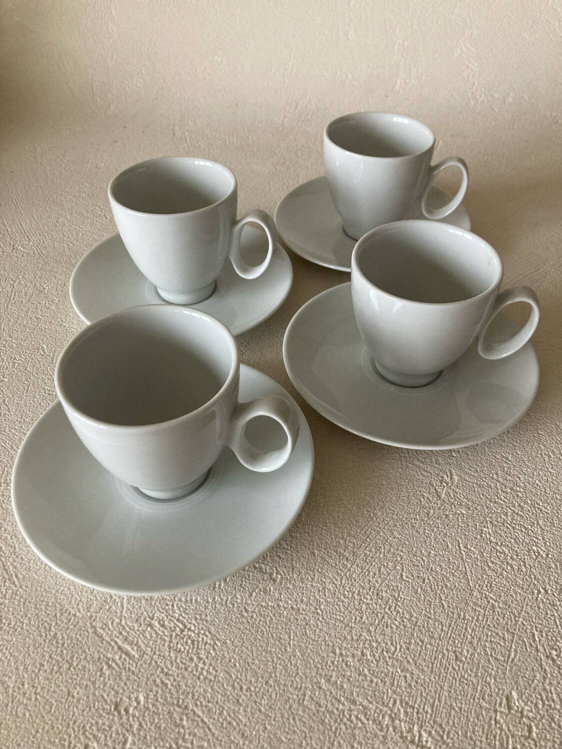 Tasses et Sous-tasses Guy Degrenne modèle Modulo blanc