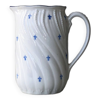 Royal fleur de lys milk jug in fine porcelain Victoria Czechoslovakia.