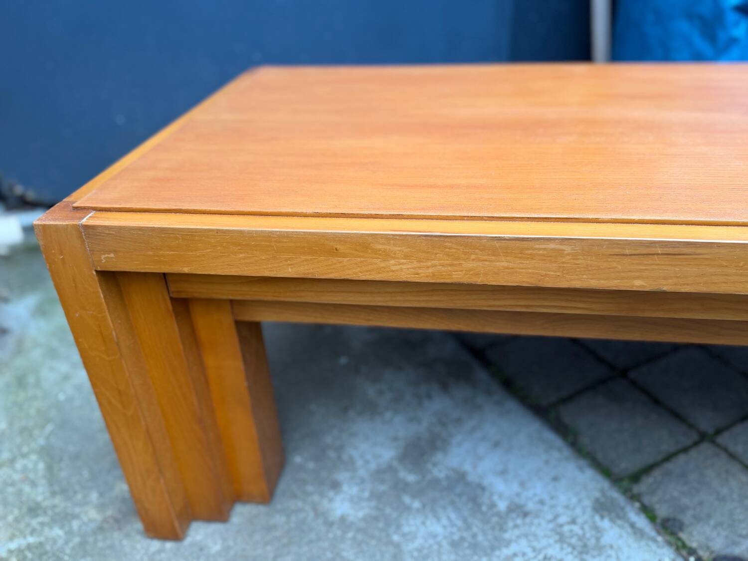 Vintage coffee table in solid elm from the 1970s.