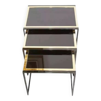 70s nesting side tables in black lacquered and gold-plated metal