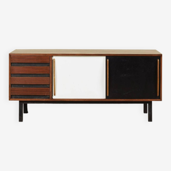 Charlotte Perriand enfilade Cansado