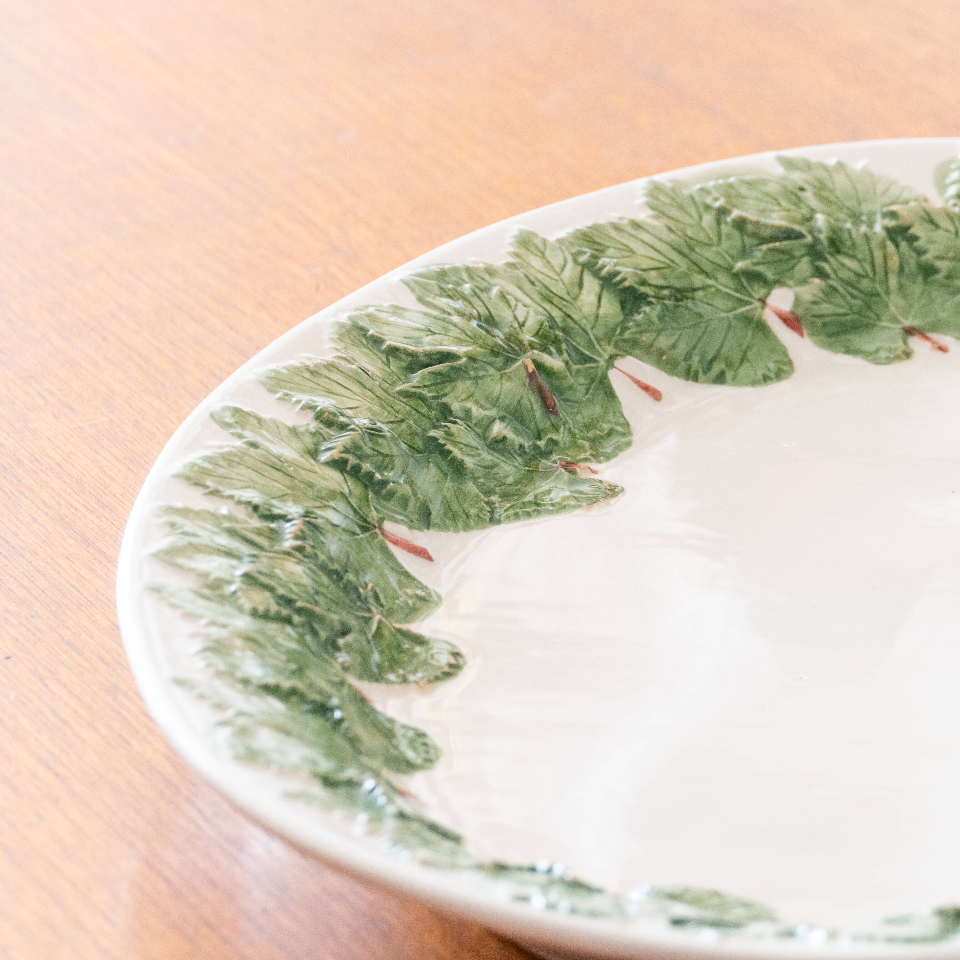Dish in maple leaf slip