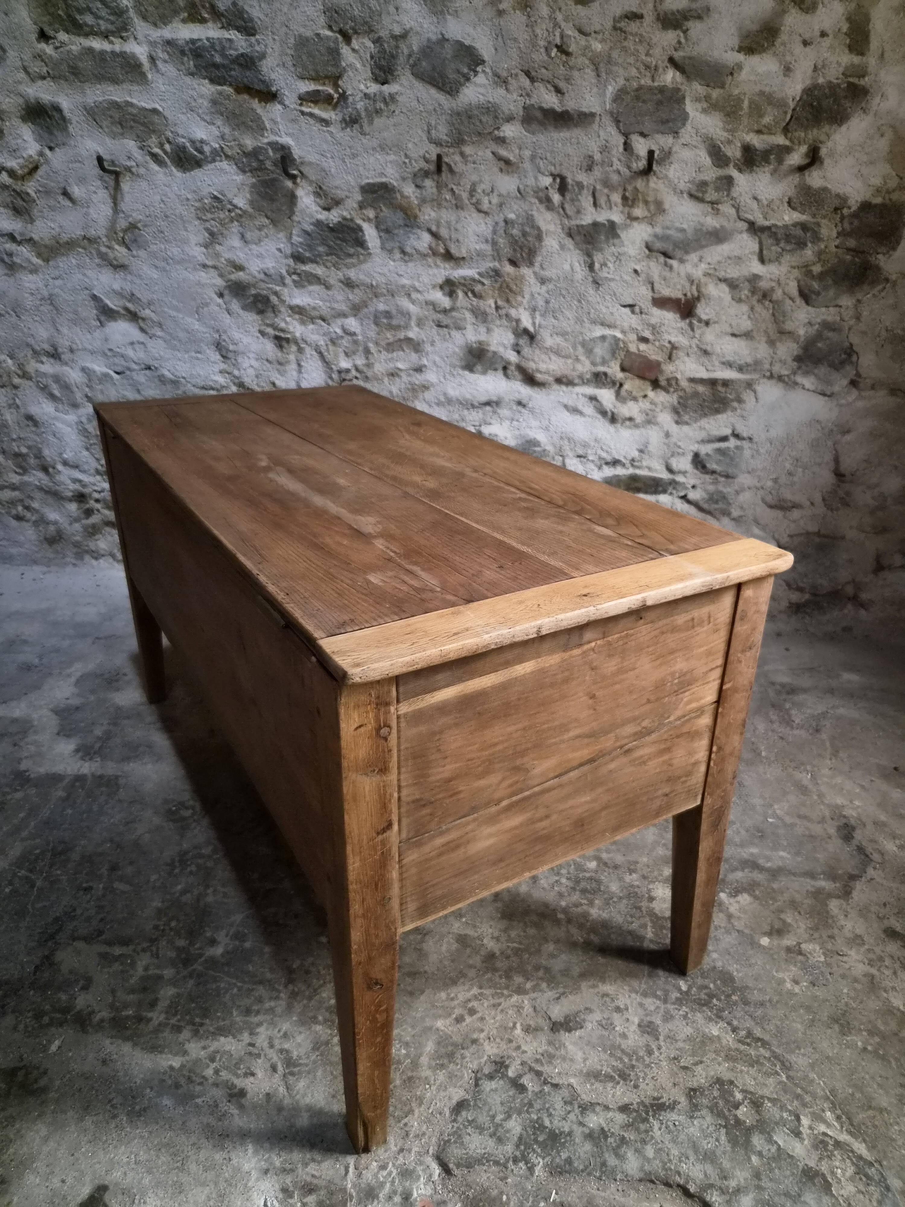 Antique French flour chest in oak – 19th-century farmhouse side table