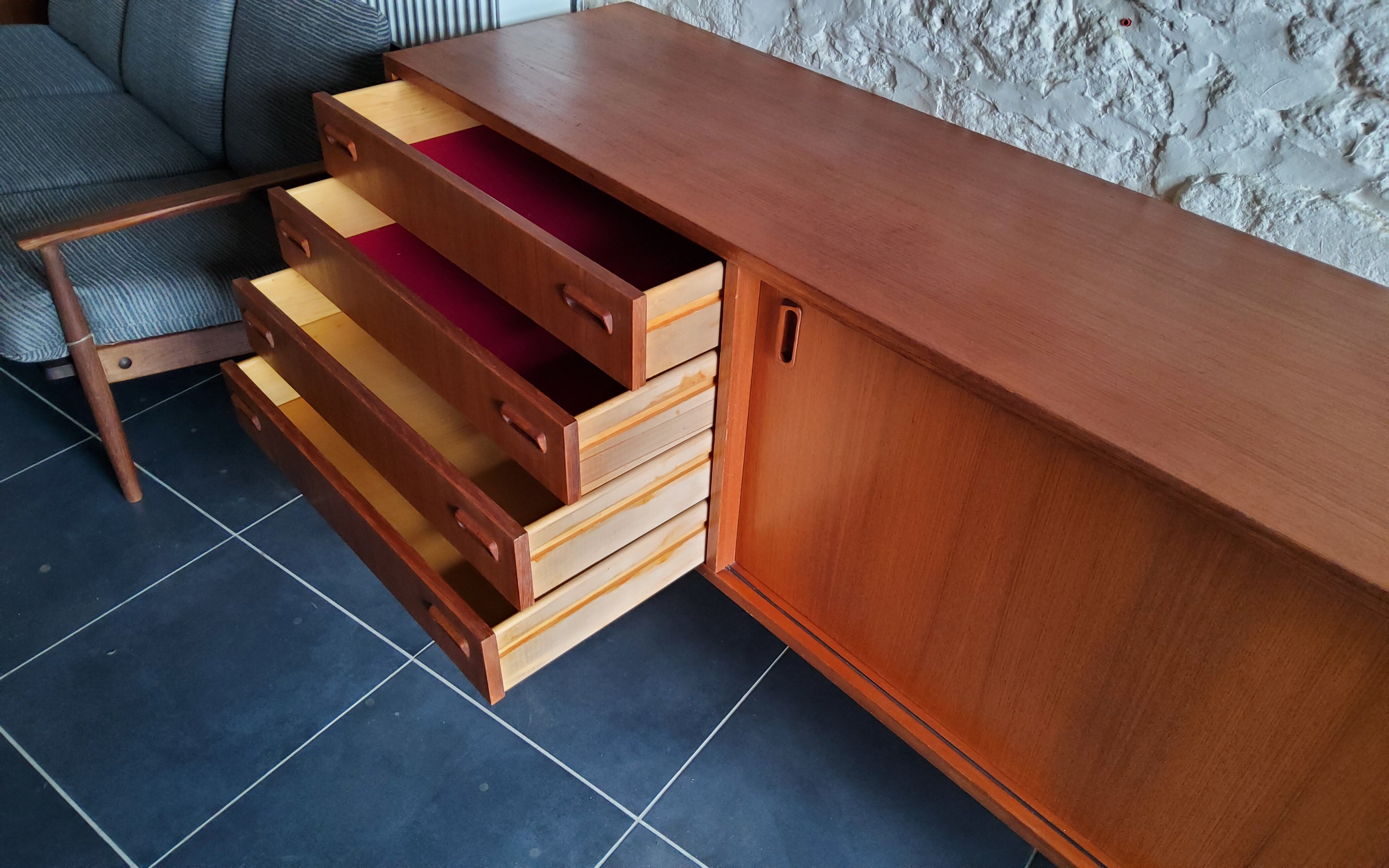 Vintage row with sliding doors and ceramic decoration