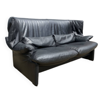 Cassina Portovenere 2zit by Vico Magistretti in black leather