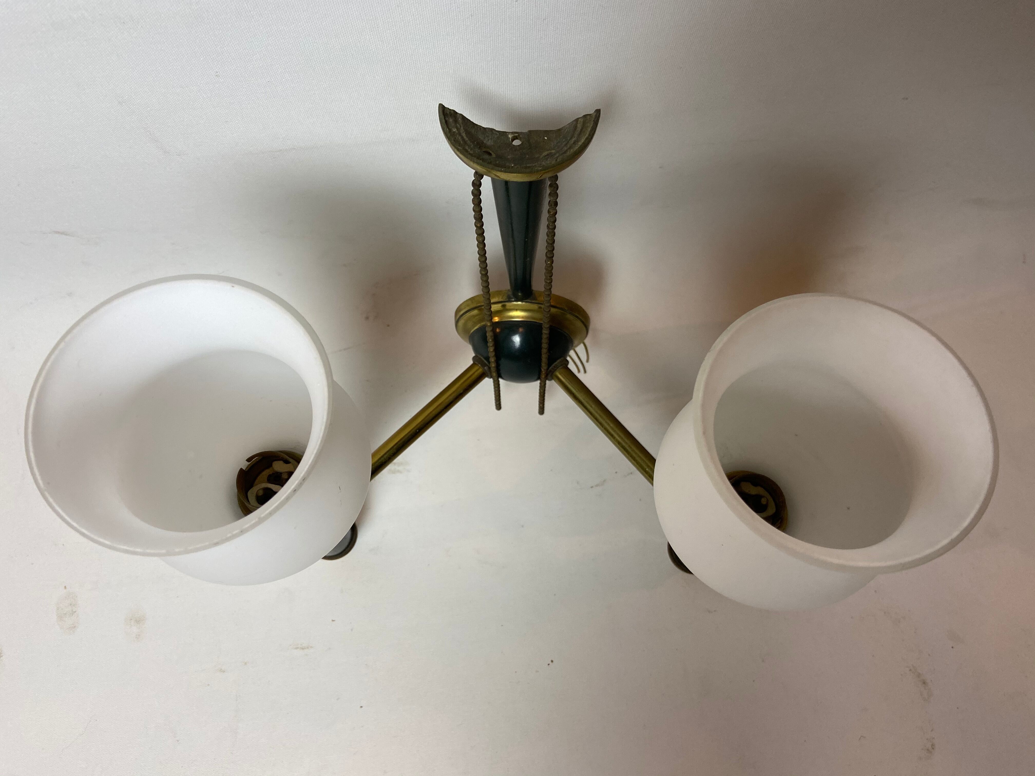 Wall wall light in gilded brass and white opalines