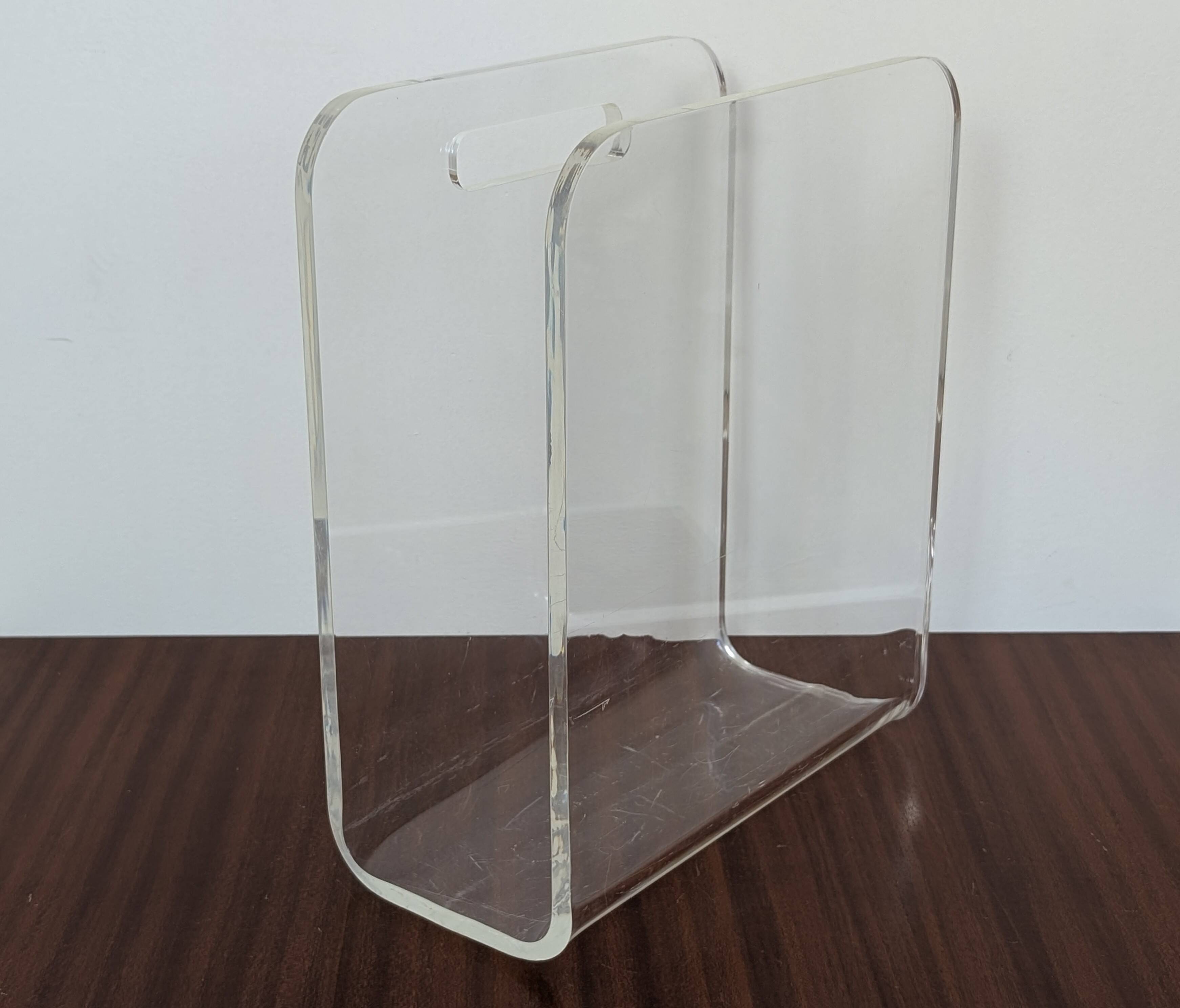 Acrylic magazine rack