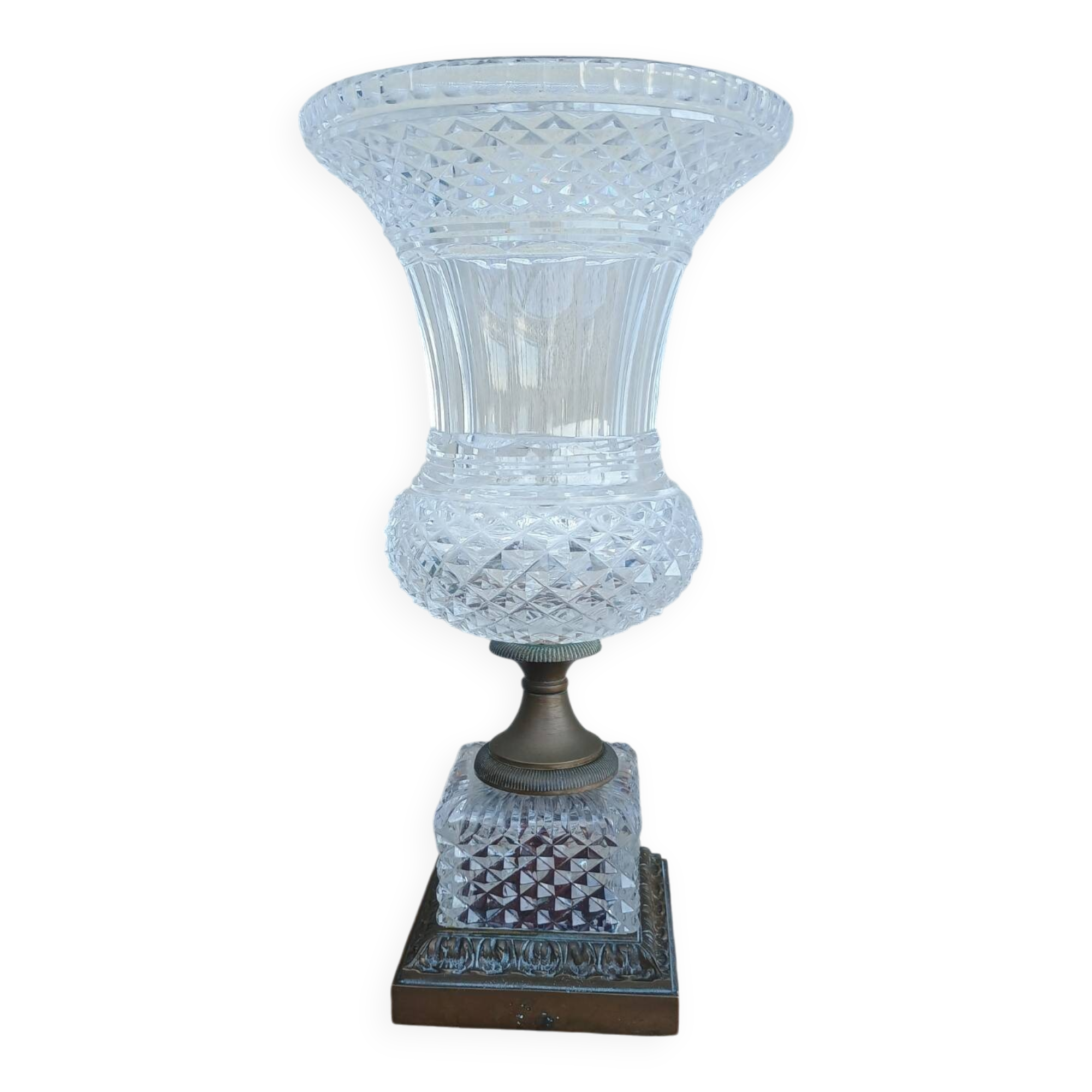 Imposing Médicis vase in cut crystal on a pedestal, created by Vaudeville at Baccarat.