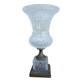 Imposing Médicis vase in cut crystal on a pedestal, created by Vaudeville at Baccarat.