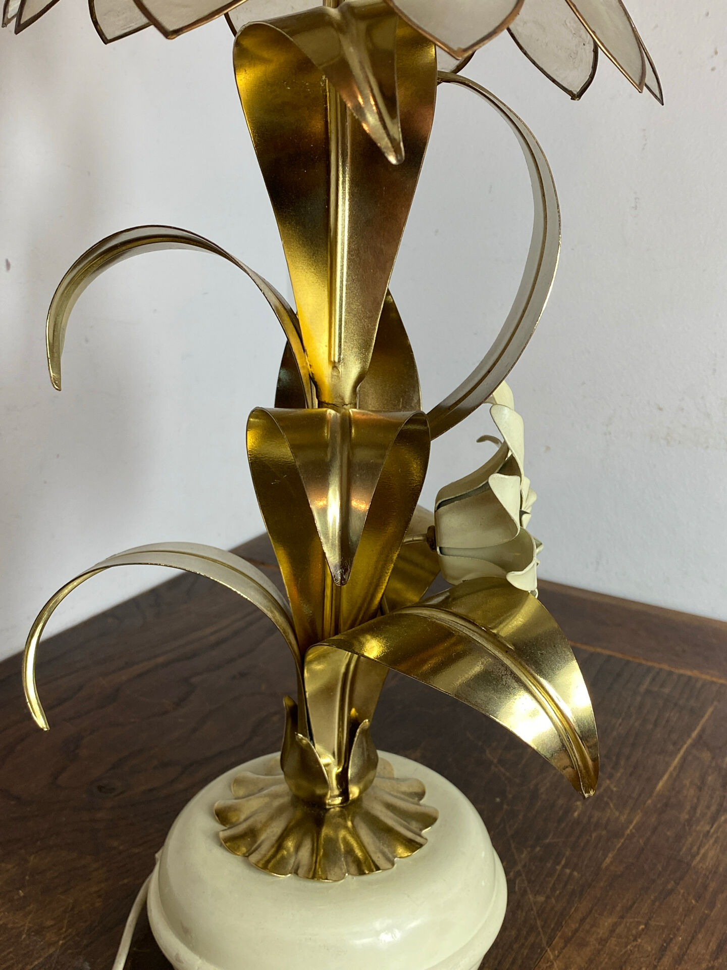 Lampe en laiton, métal et nacre