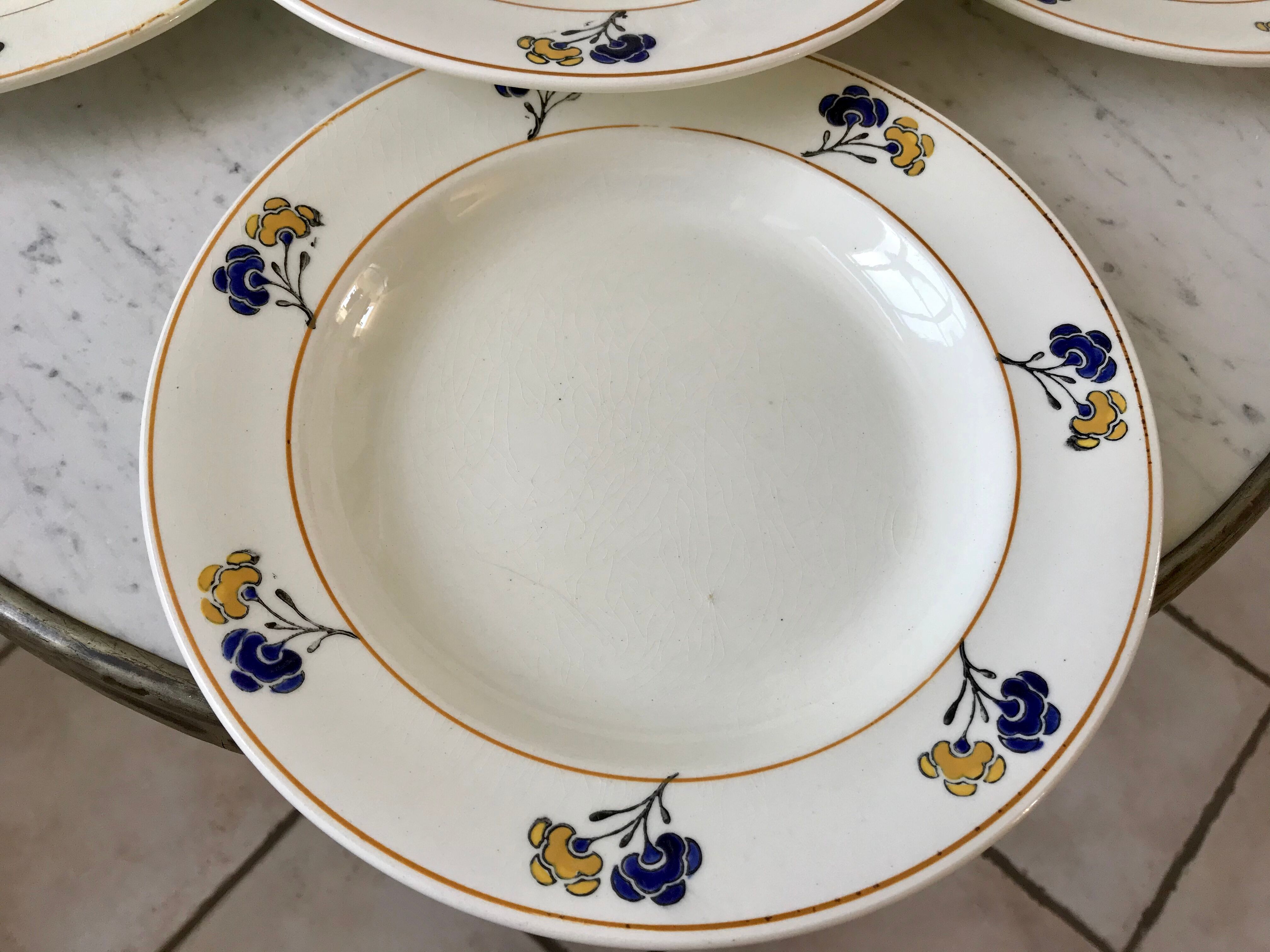 Set of 5 hollow plates Iron Earth model "Romeo" early XXth