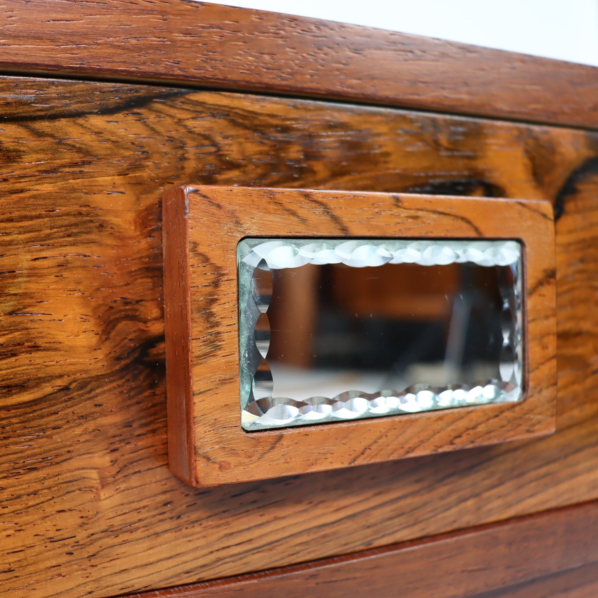 Rosewood chest of drawers
