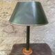Lampe vintage en simili cuir vert