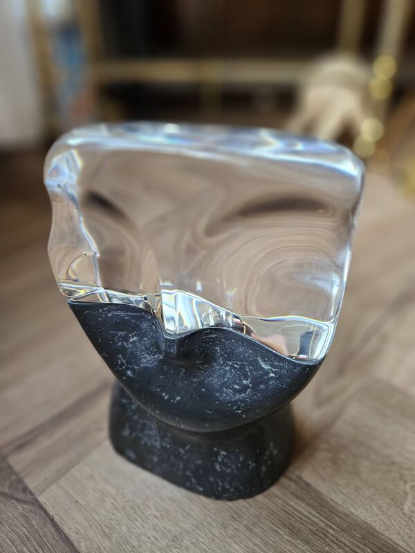 Sculpture anthropomorphe monumentale Visage hybride en Cristal massif et Mé
