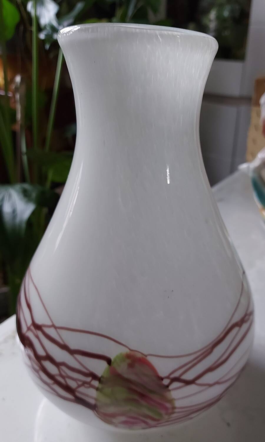 Vase boule en Opaline blanche pop art de Florence