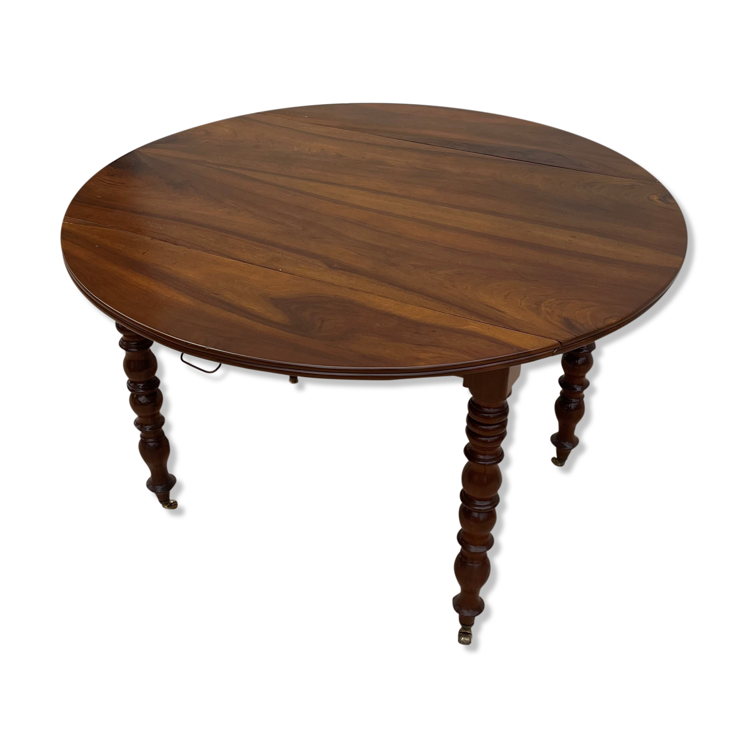 Table ronde en noyer