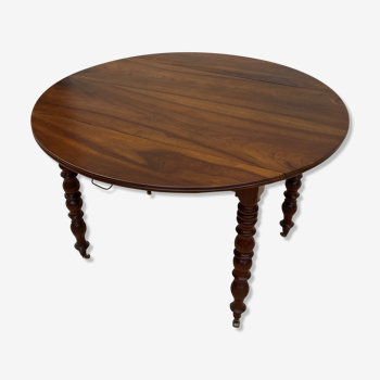 Round table in walnut