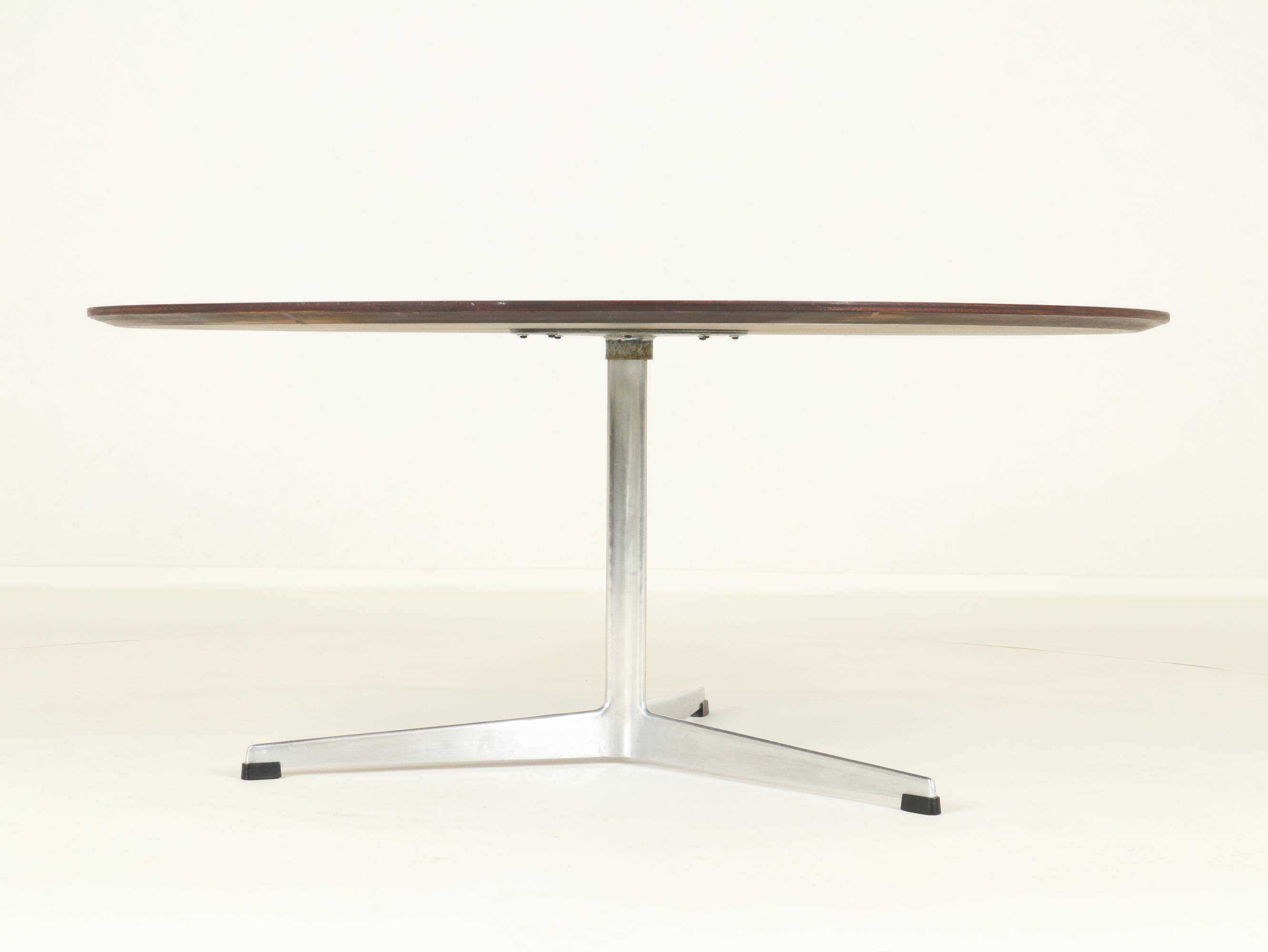 Table basse modèle 3513 par Arne Jacobsen pour Fritz Hansen, Danemark, années 1960
