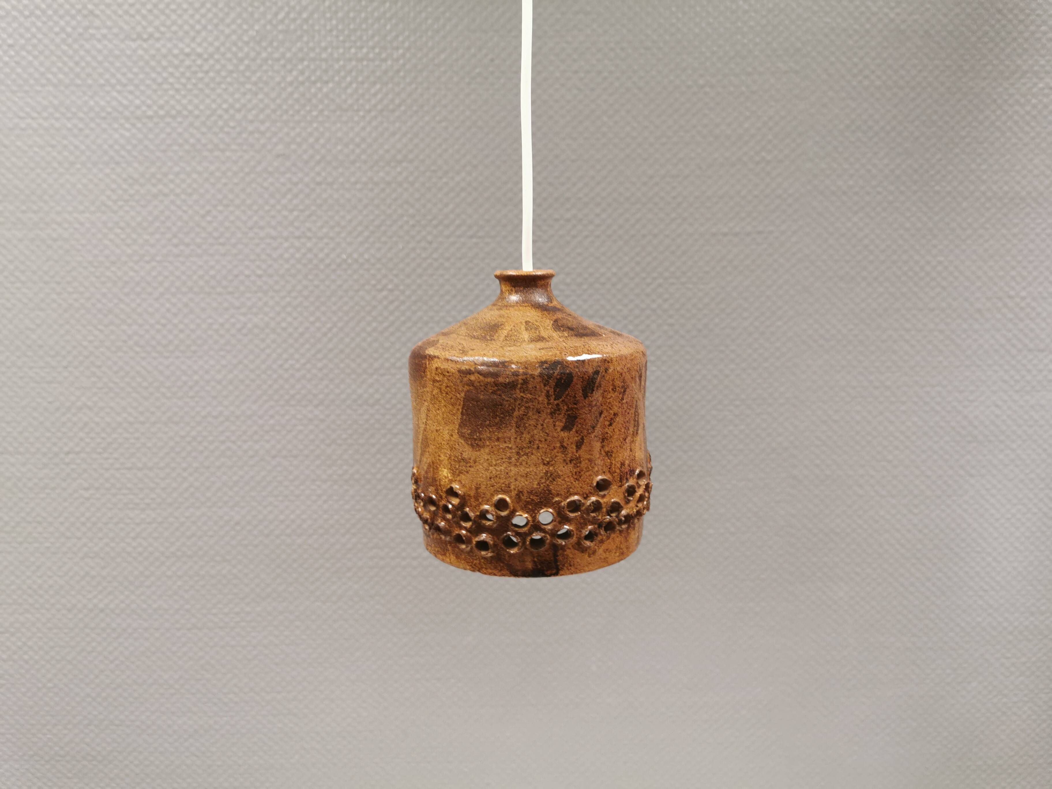 Small ceramic pendant lamp, Danish, from the 1970s–80s, in earth tones.