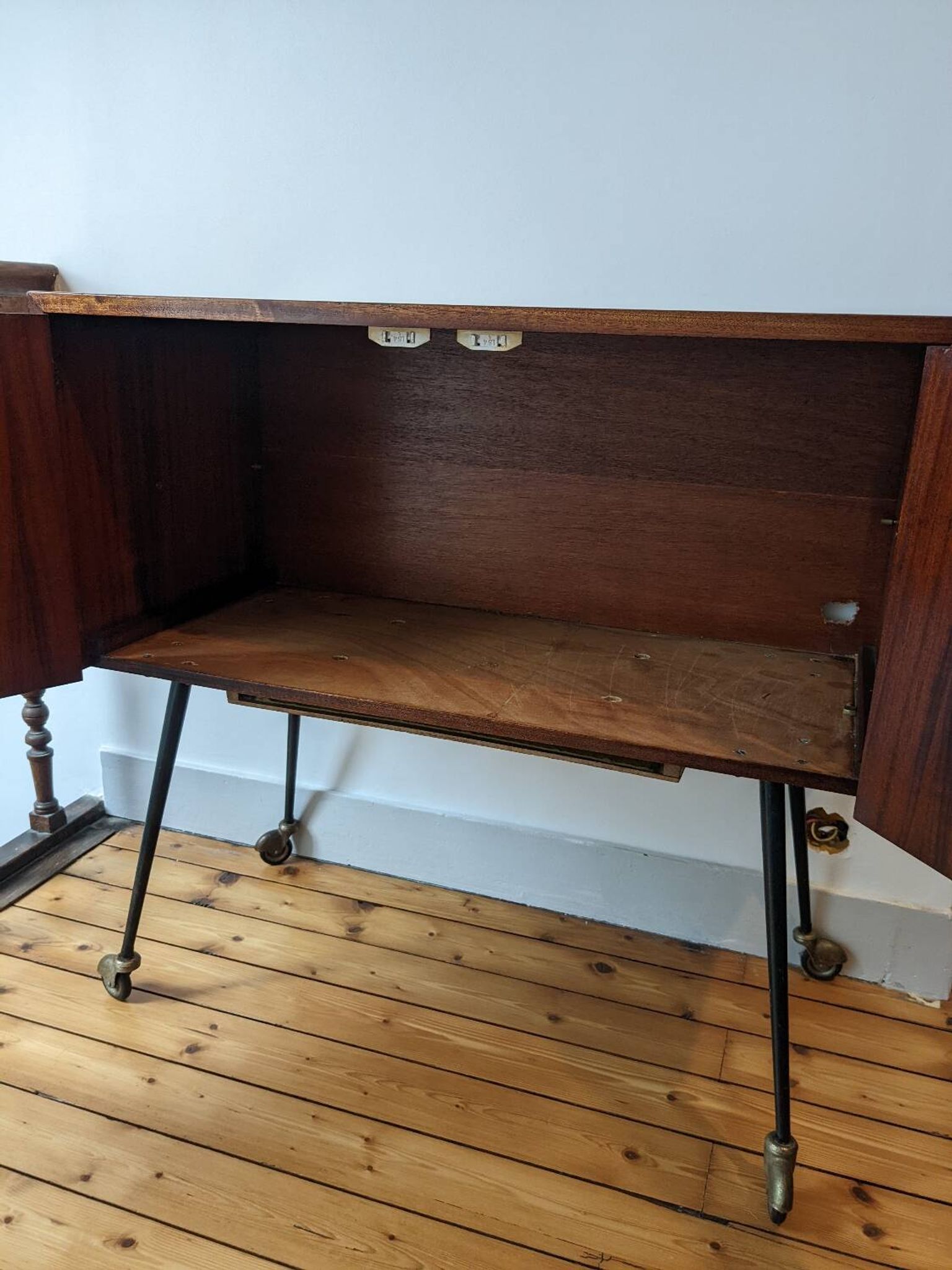 Vintage bar/TV cabinet