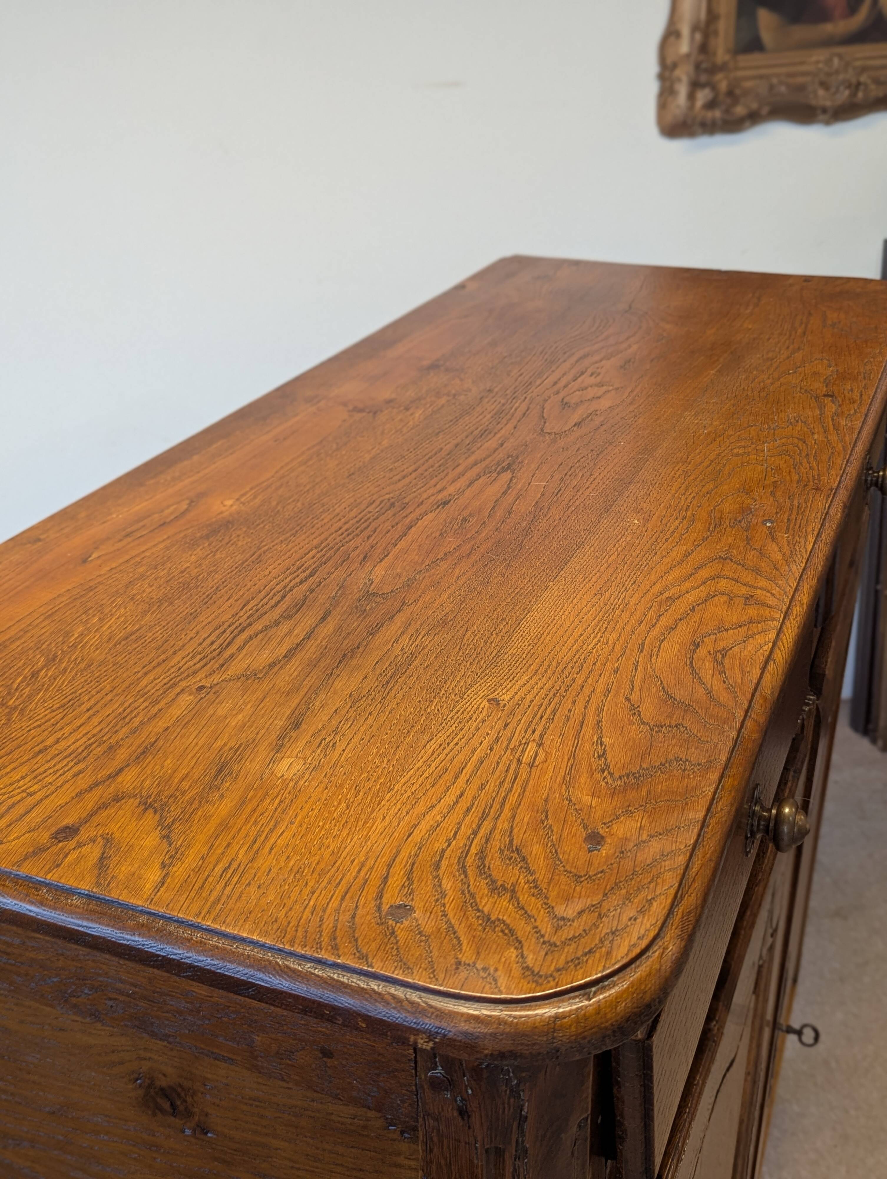Old country buffet in solid oak – 18th / early 19th century