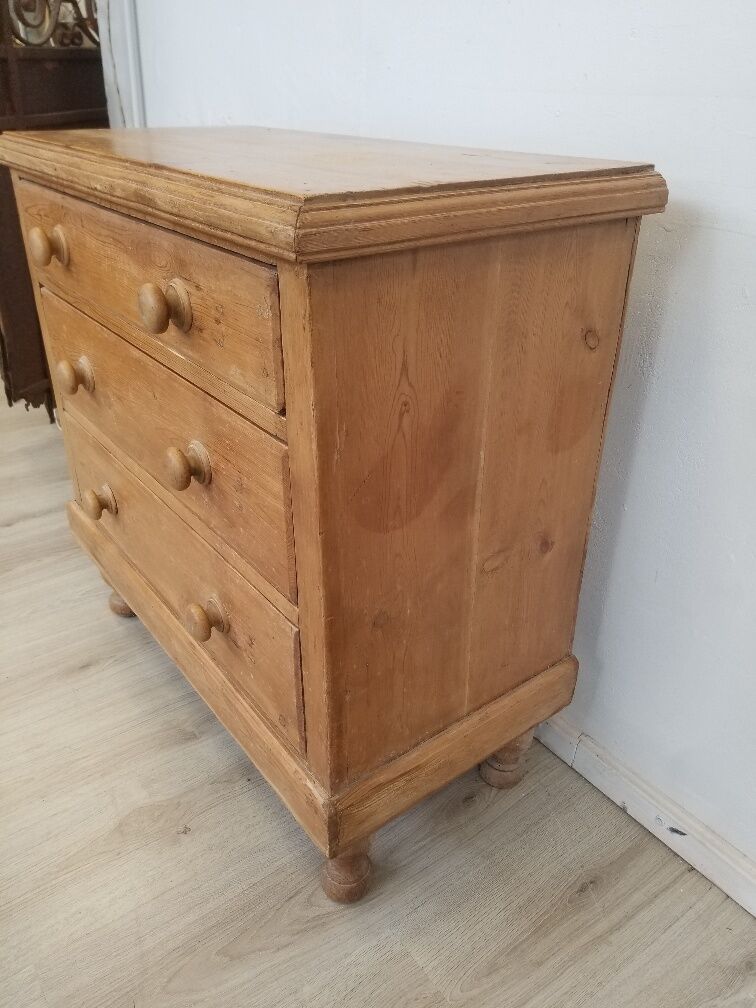 English pine dresser