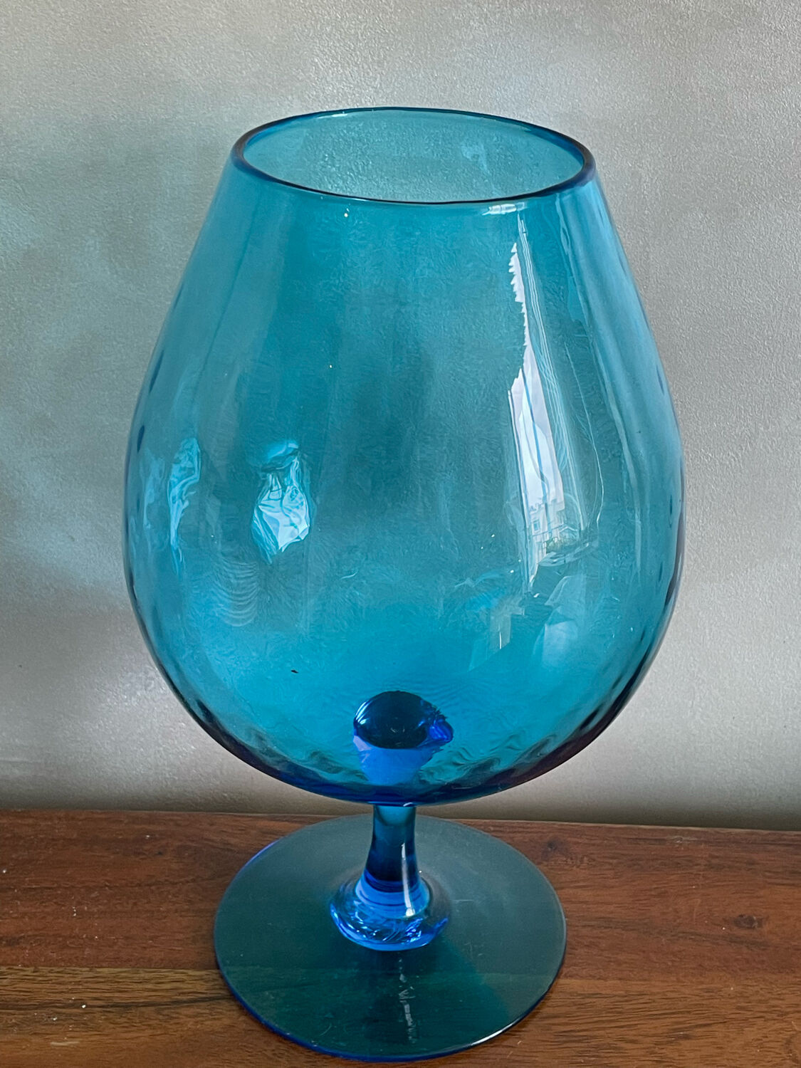 Blue vase on foot