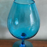 Vase bleu sur pied
