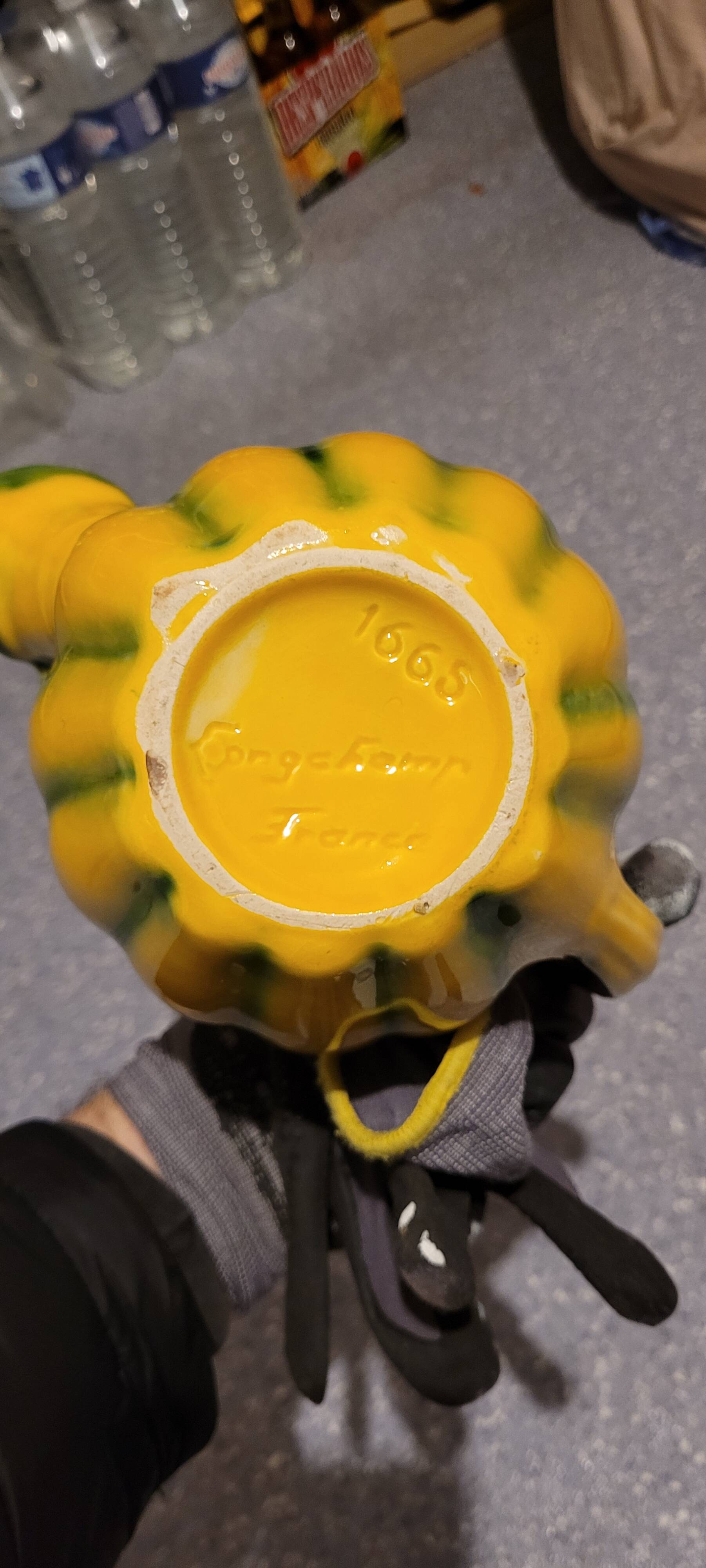 Melon jug in Longchamp barbotine