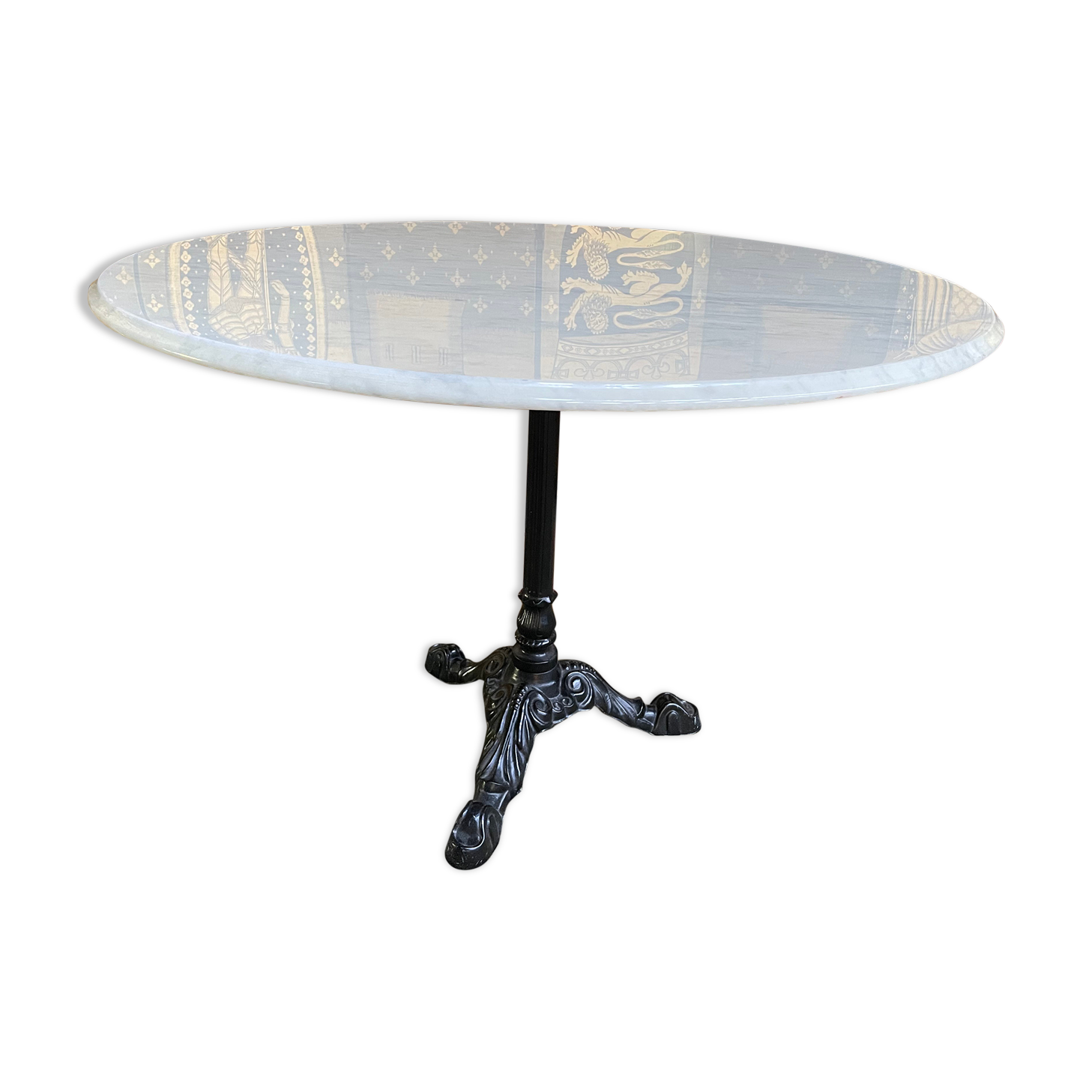 Oval bistro table in cast iron Carrara marble