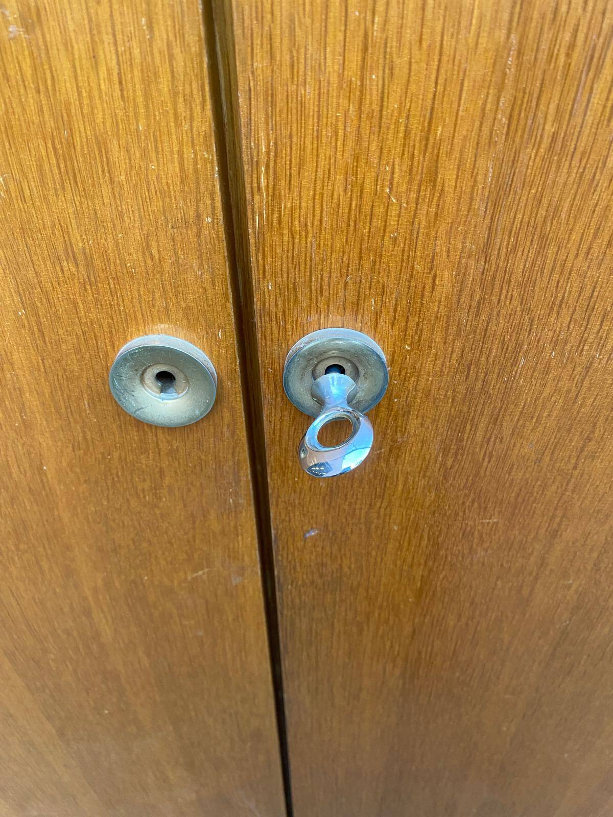 Scandinavian 3-door oak wardrobe from the 1960s, 155cm.