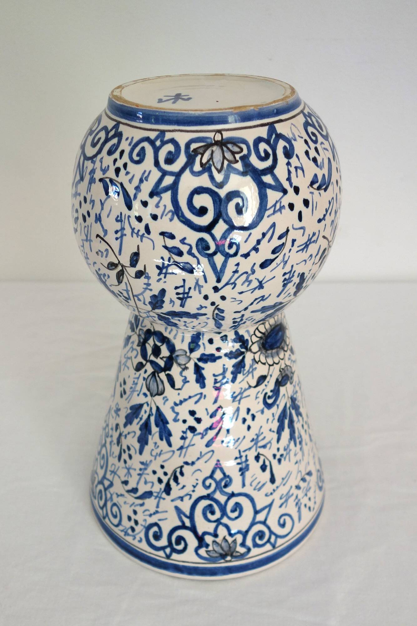 Wisques Abbey ceramic vase