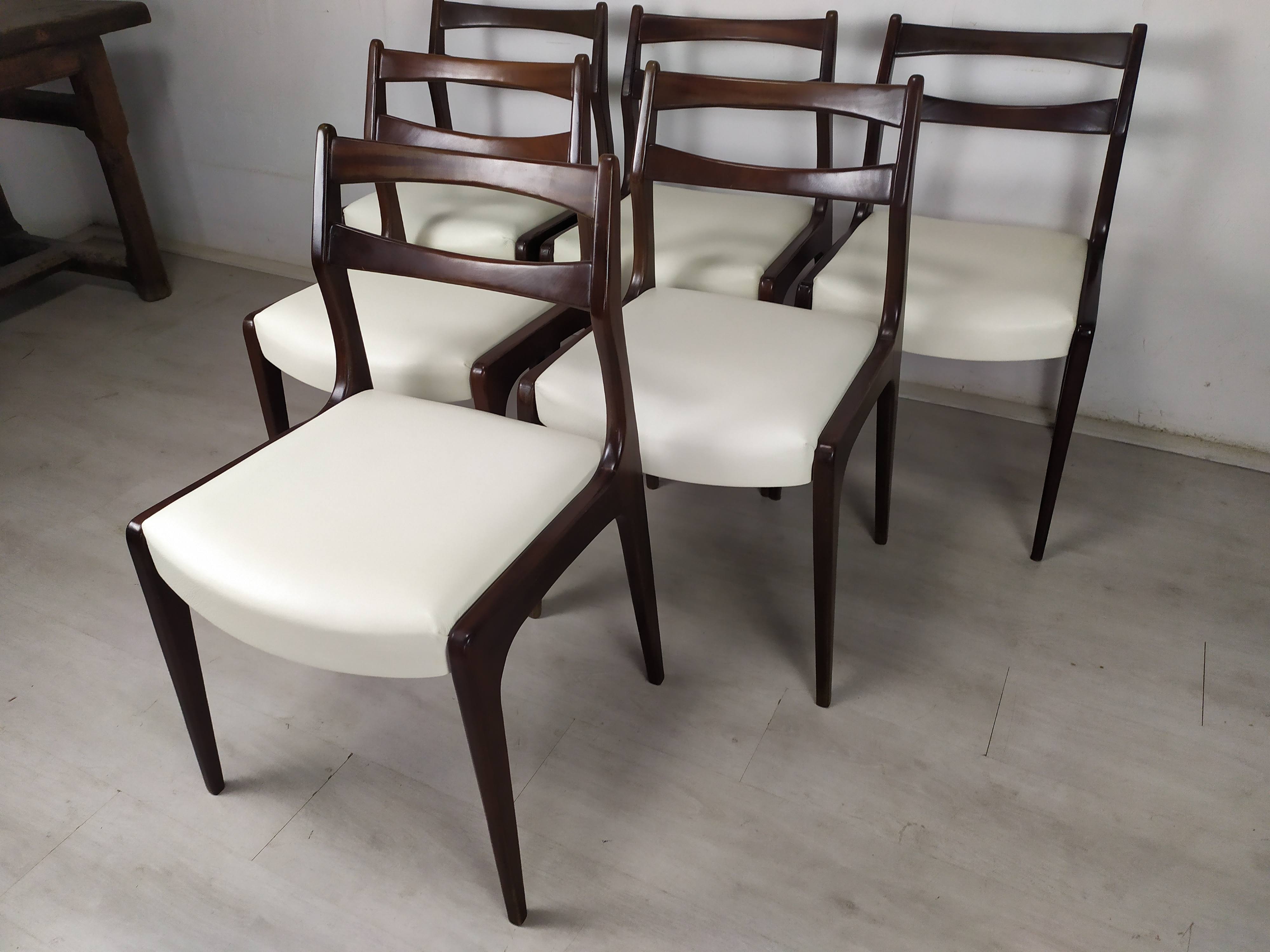 6 white leather Scandinavian chairs