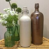 Bouteille en grès vernissé marron