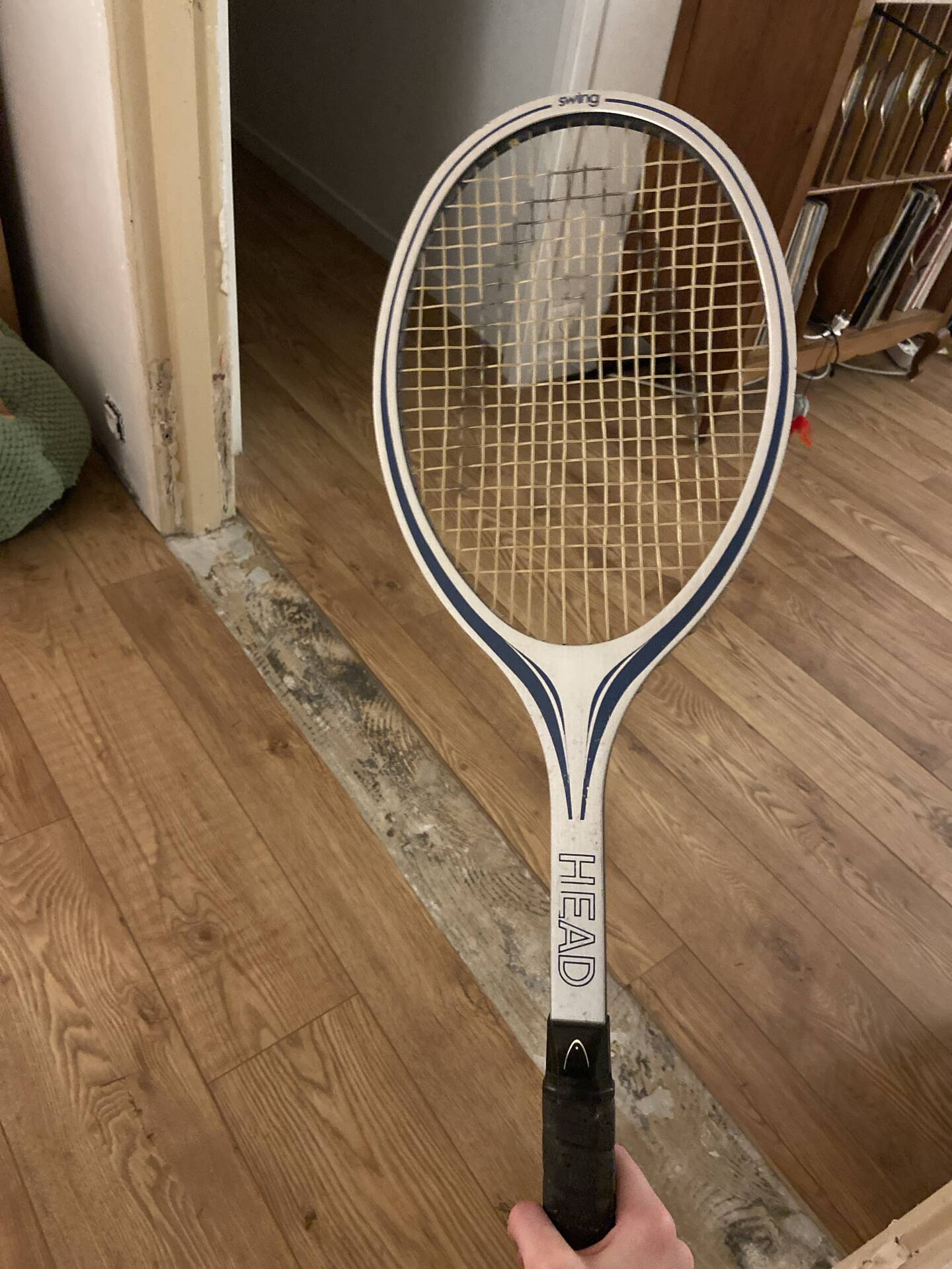 Vintage tennis lot Roland-Garros – Old rackets + balls