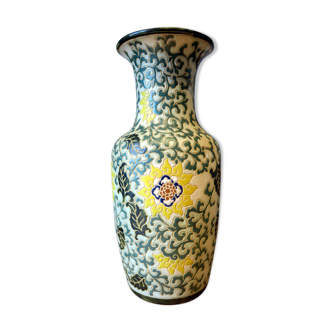 Vase floral en reliëf