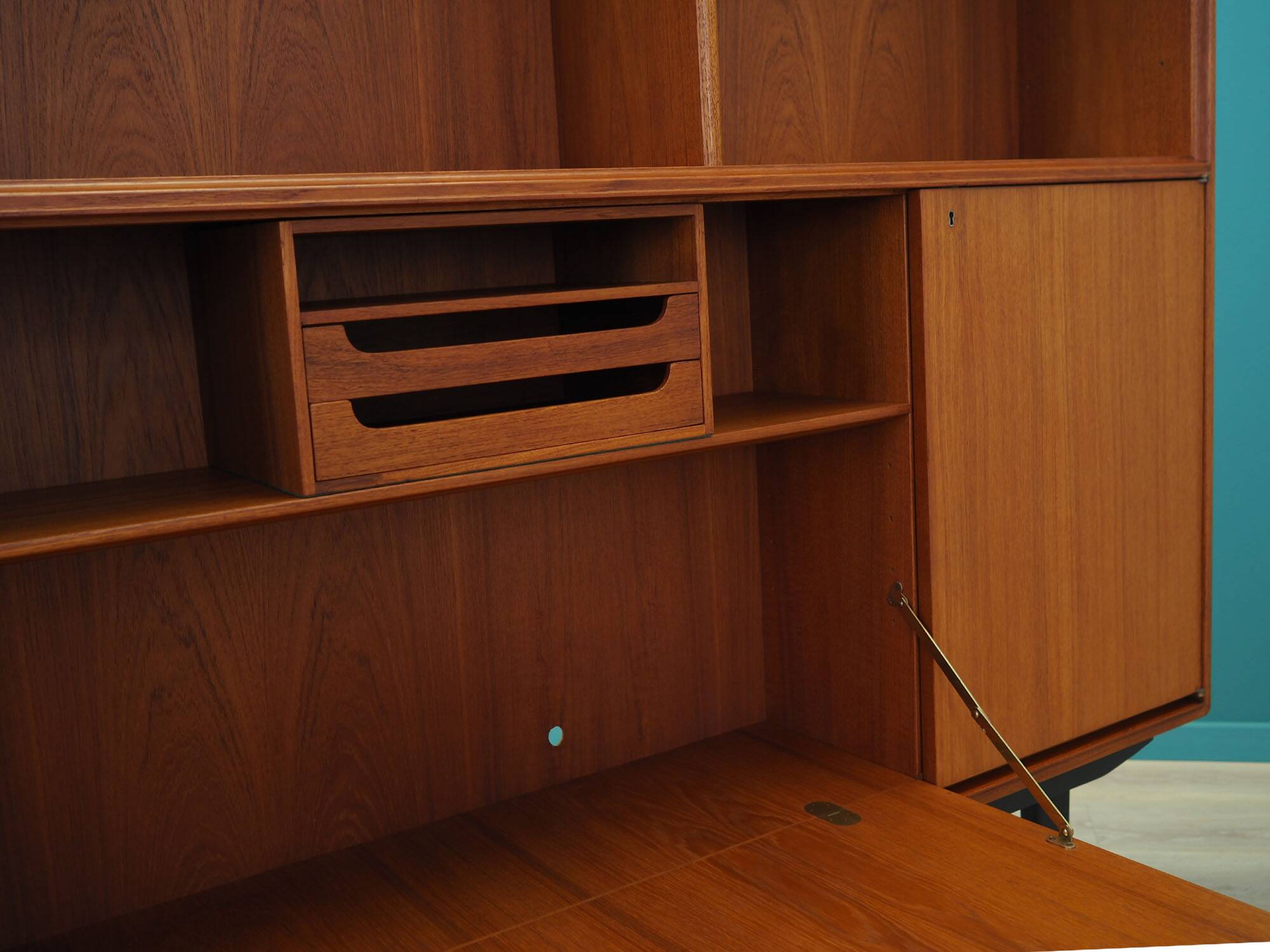 Teak bookcase, Scandinavian design, 1960s, designer: Bertil Fridhagen, prod