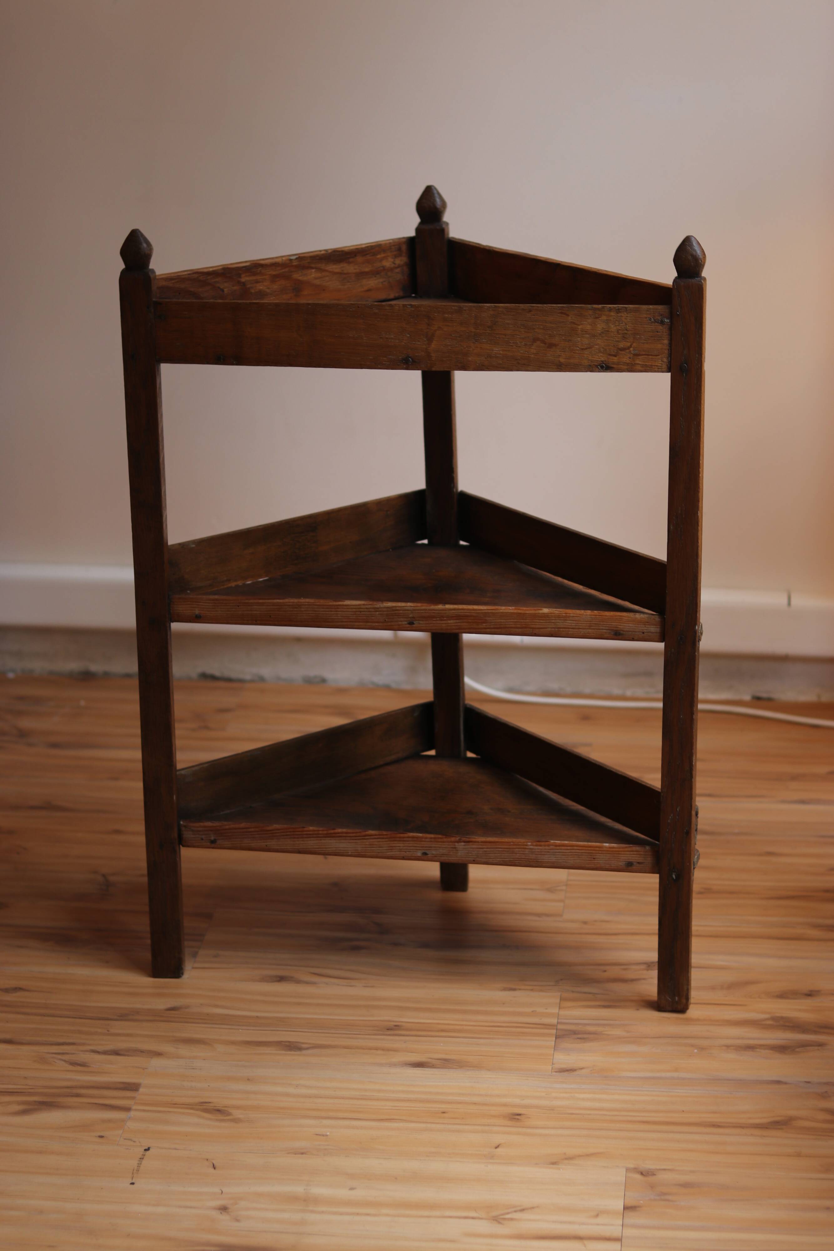 Small corner cabinet in oak, popular Burgundy work from the 19th century.