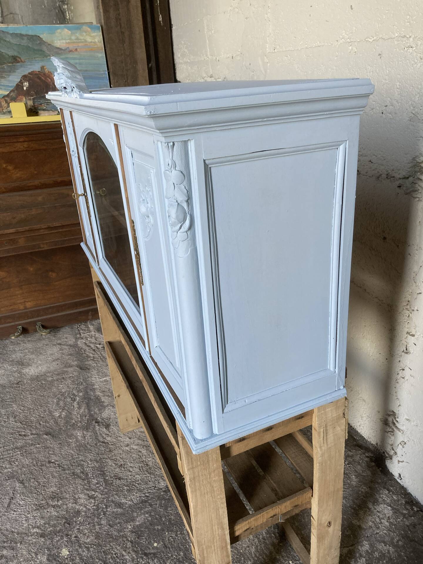 Hanging cupboard from the 1930s-1940s
