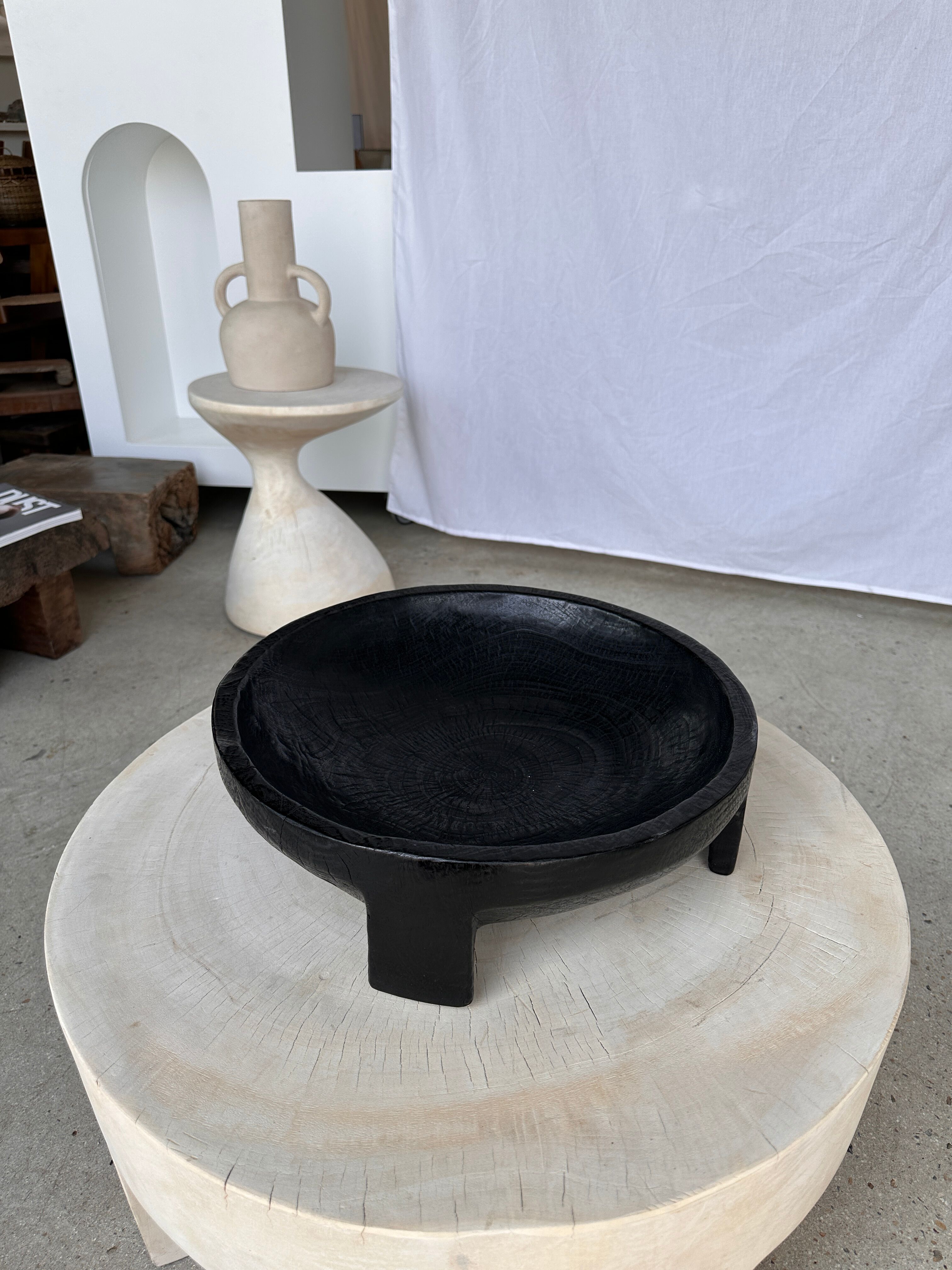 Cut in monoxyl mango wood